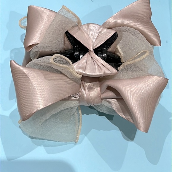 $20/2 Beige and pink hair clip - Picture 2 of 3